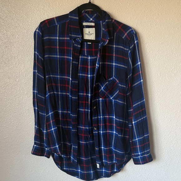 American Eagle Outfitters Tops - American Eagle boyfriend fit